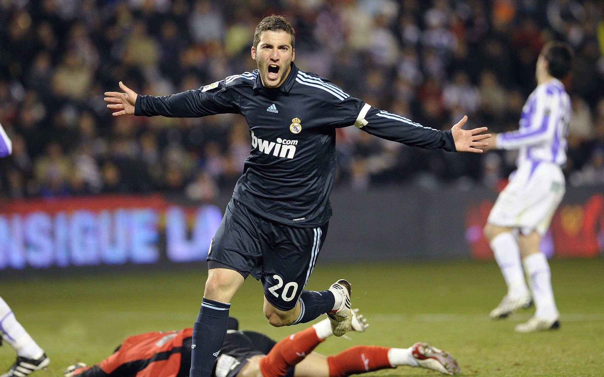 国足青训实现突破 球员技惊四座获得国际关注，国足青训计划