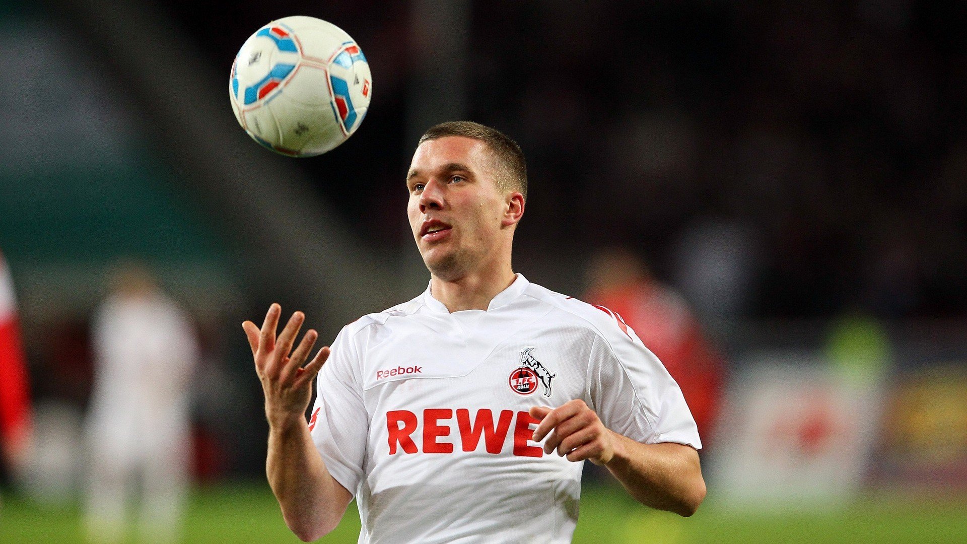 是否应鼓励主教练轮岗国际联赛提升经验，教练员在岗轮训